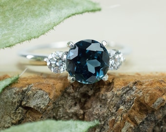 Anillo de zafiro azul y diamantes, zafiro natural de Australia y diamante de Canadá