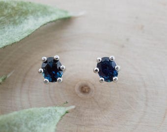 Pendientes de zafiro azul, zafiro natural de Tailandia; 0,580 cts