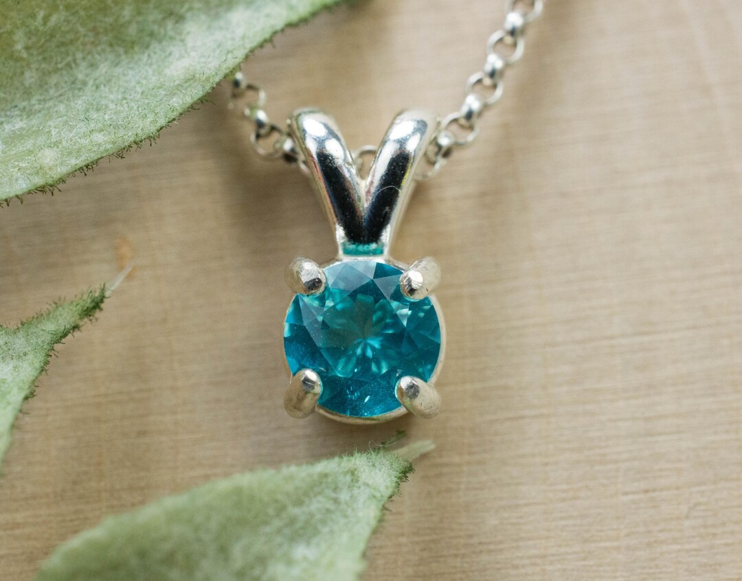bororo ボロロ　Apatite Necklace Brazil Neon Blue Apatite Gem Necklace Rough Unpolished