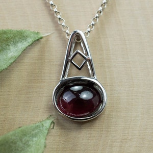 Rhodolite Garnet Pendant; Genuine Untreated Tanzanian Garnet; 1.865cts