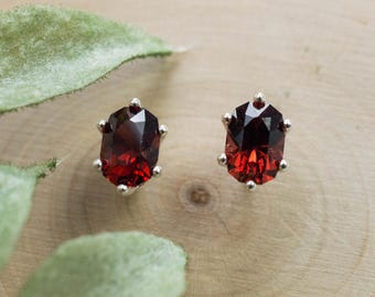 Pyrope-granaatoorbellen; Echte onbehandelde Madagascar-granaat; 2.280 cts