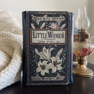 Cartera plegable de piel sintética con tapa de libro de Mujercitas