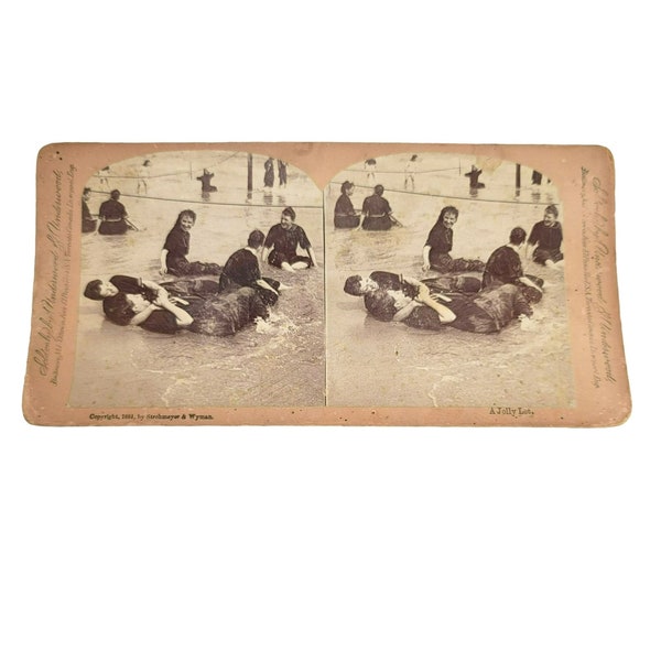 Antique Stereoscope Photo Card "A Jolly Lot" People Swimming at Beach c.1891 LI69