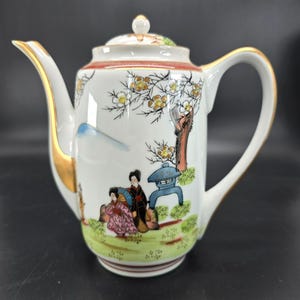 Vintage Japanese Kutani Teapot With Hand-Painted Geisha Garden Design JE412