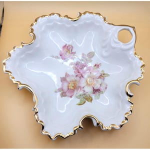Vintage Porcelain Floral Leaf Dish Gold Trim Handled Decorative Dish jj3660
