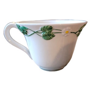 Italian Floral Teacup Vine Daisy Pattern Bell Shape DH681