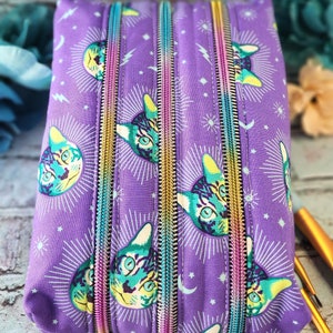 Pochette zippée à imprimé chat Fermetures éclair arc-en-ciel à 3 poches Compartiment de rangement Sac à glissière arc-en-ciel coloré fait main pour organiser vos déplacements