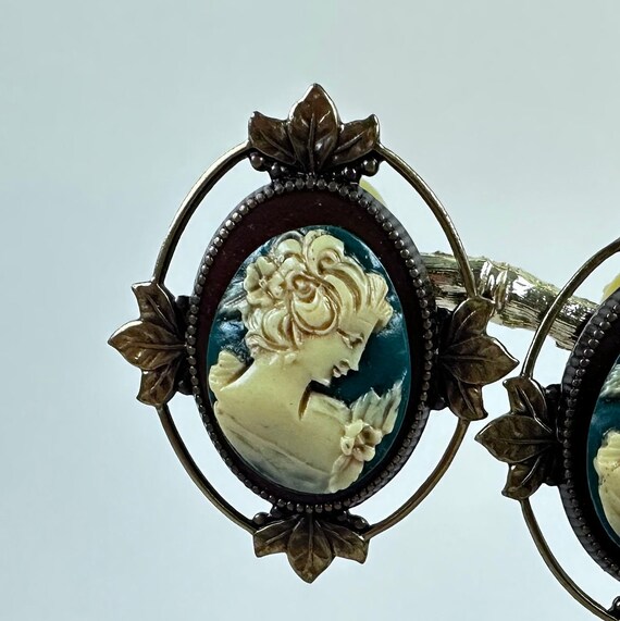 Vintage Cameo Earrings, Lovely Gift for Her on Va… - image 4