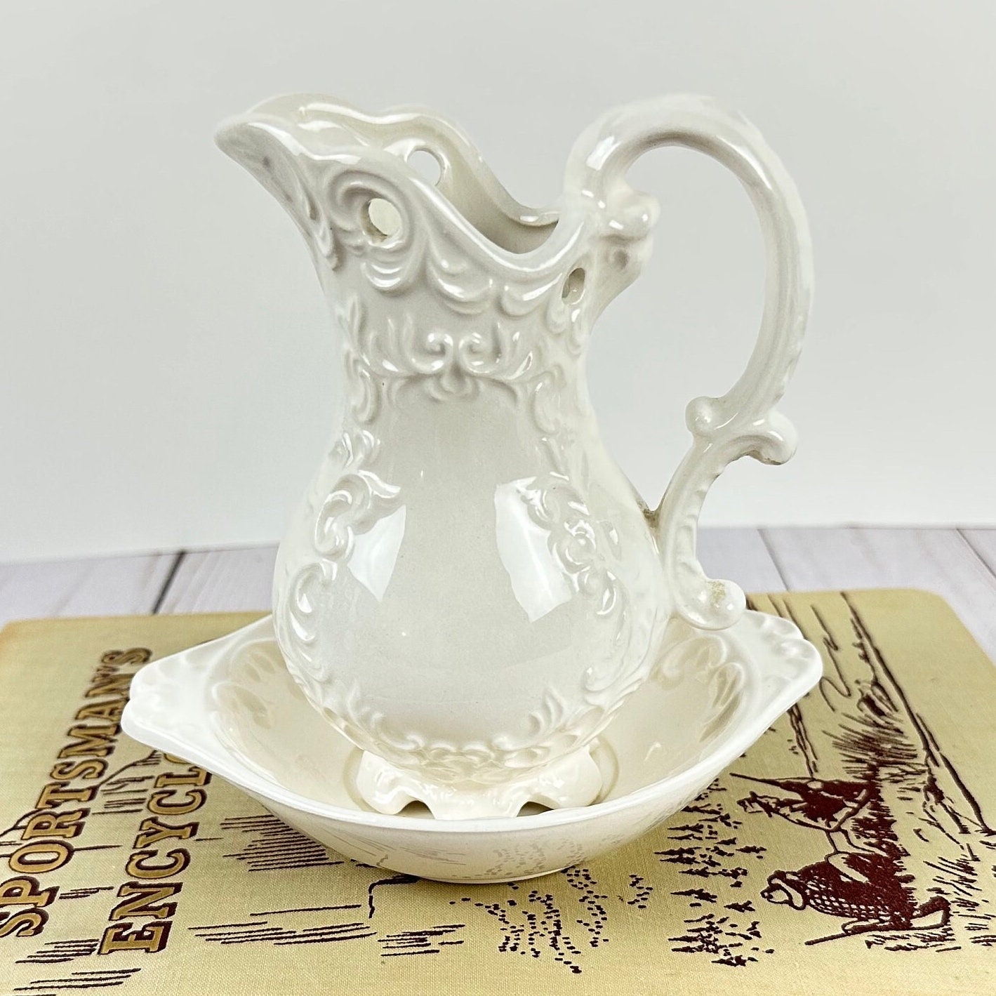 Small Porcelain Tea Pitcher – Té Company