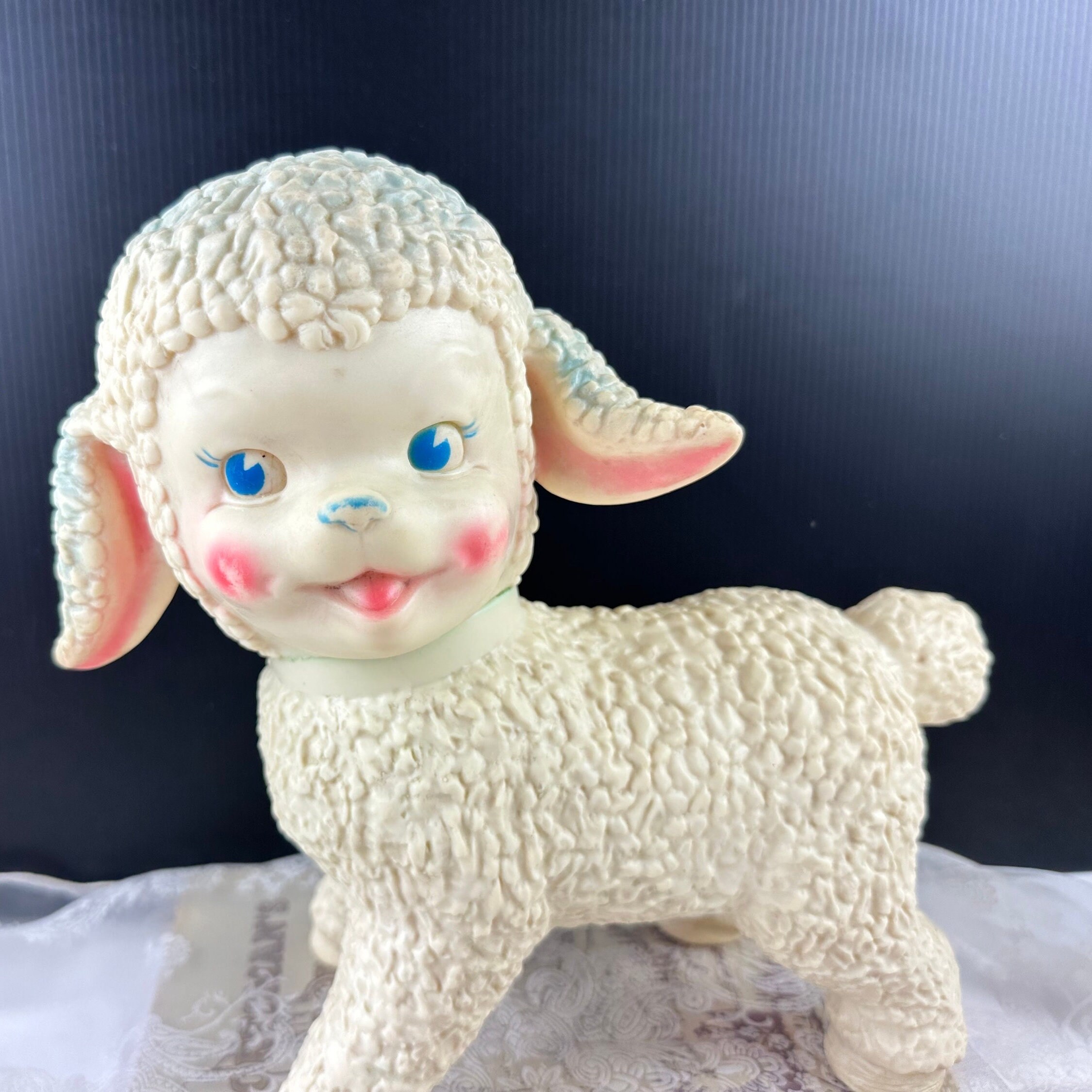 * antique sheep ✵ * クリーム色リボンの キュートな羊さん antique sheep ✵ * クリーム色リボンの キュートな羊さん