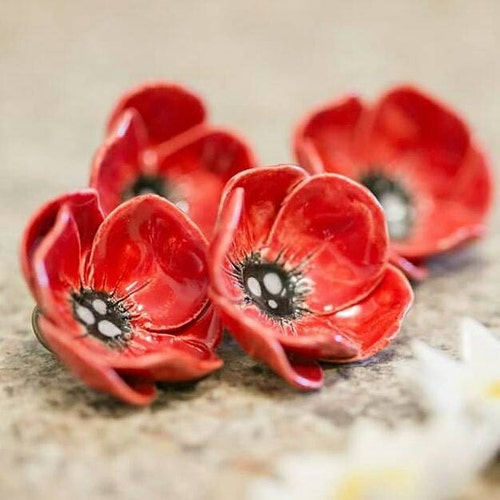 red poppy brooch pin pottery ceramic flower jewely remembrance day poppy