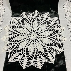 Doily Large Round Hand Crocheted Creamy White Doily Tripple Crochet and Chain Stitch CottageCore MCM Exc. Condition