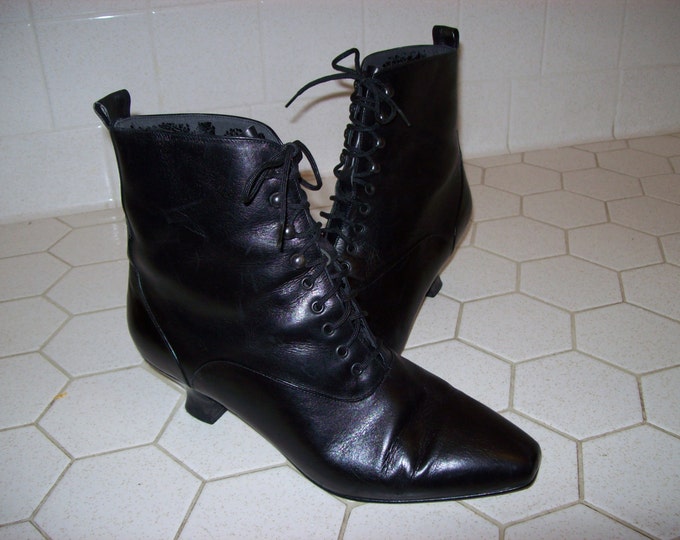 granny boots black