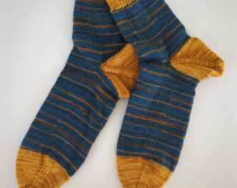 Men LARGE size AVRAGE wide HIGH Arch ready to wear hand knit socks (43)