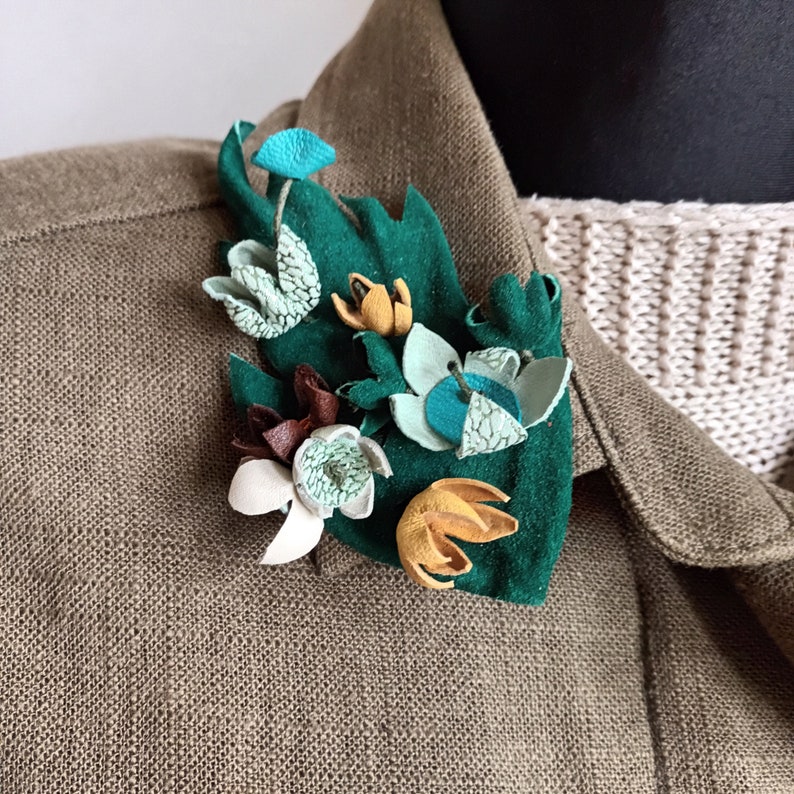 Leather elegant brooch. Colored flower Brooch for dress. Lithuanian jewelry zdjęcie 5