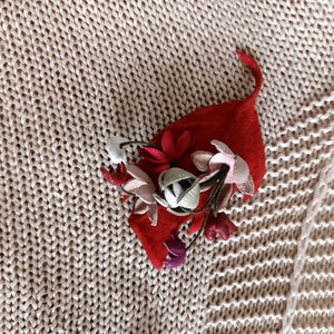 Leather elegant brooch. Colored flower Brooch for dress. Lithuanian jewelry zdjęcie 9