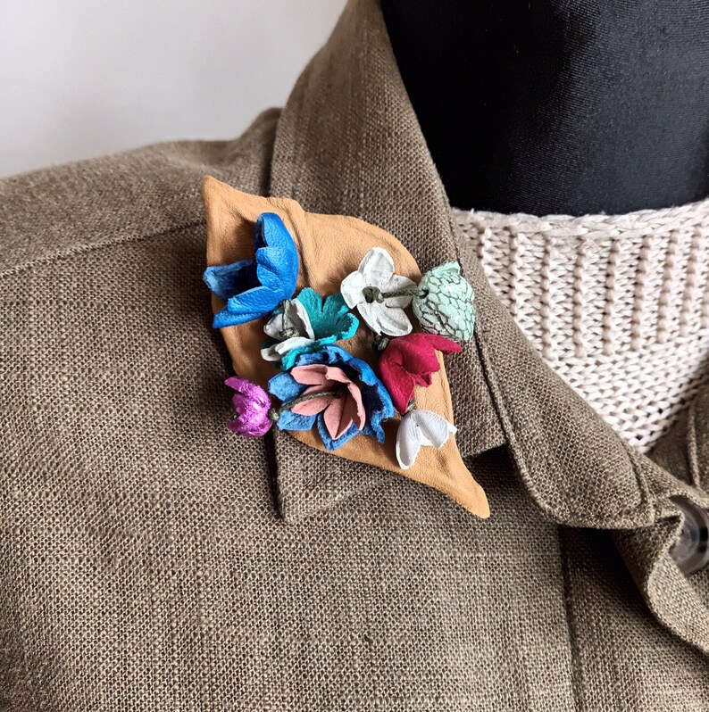 Leather elegant brooch. Colored flower Brooch for dress. Lithuanian jewelry zdjęcie 4