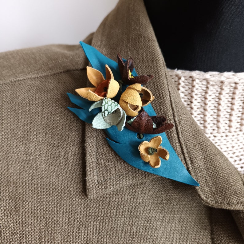 Leather elegant brooch. Colored flower Brooch for dress. Lithuanian jewelry zdjęcie 6