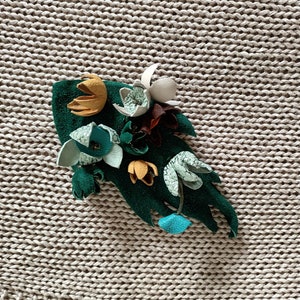 Leather elegant brooch. Colored flower Brooch for dress. Lithuanian jewelry zdjęcie 10