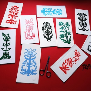 10 papiers découpés art. Art original découpé sur papier.  Jeu de cartes d'art populaire découpées à la main. Cartes florales.