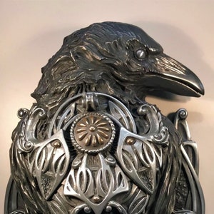 Corbeau, corbeau, sculpture murale « Messager ».