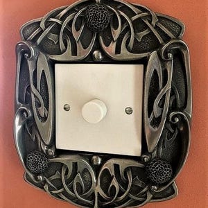 Art nouveau, cadre d'interrupteur, finition en alliage argenté,