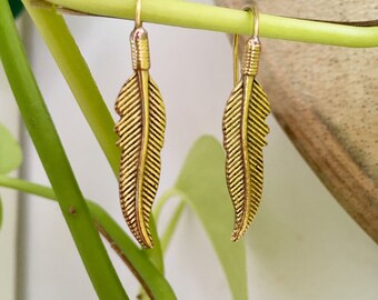 Beautiful simple feather Earrings - Brass