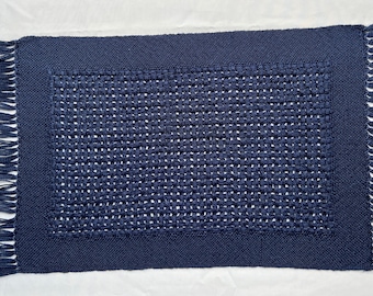 Mantel individual azul marino tejido a mano con diseño de cesta, reversible, de algodón y lavable a máquina.