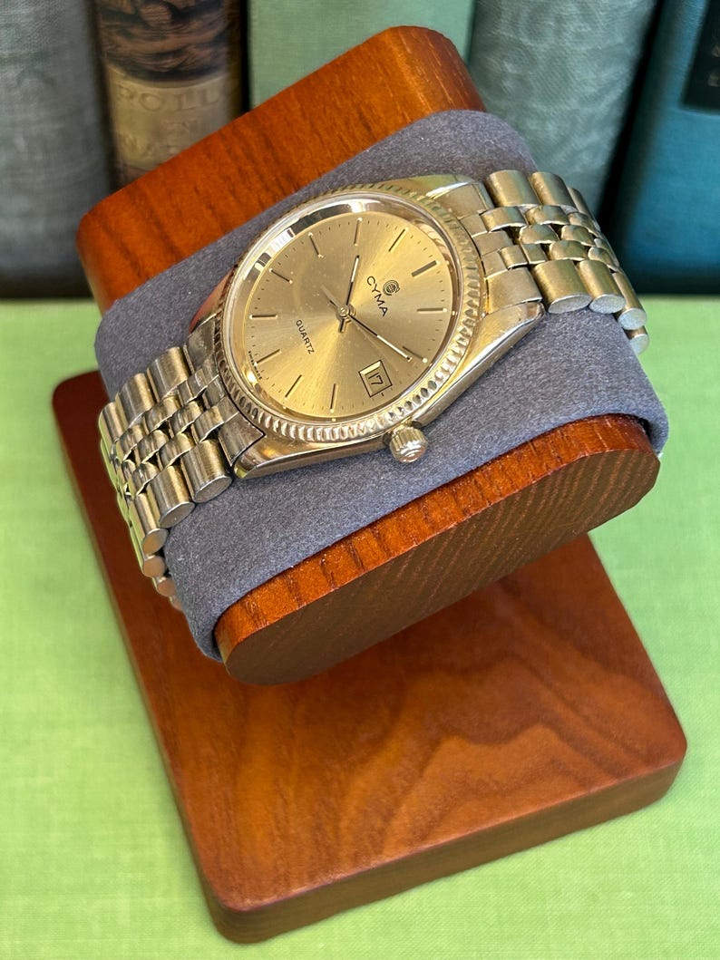 Vintage 1980s Cyma quartz watch with gold plated case and original bracelet. Just Serviced, Running and working great. Fresh battery.