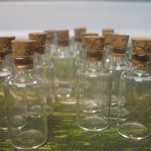 100 flaconcini da 2 ml. Piccole fiale tappate. Contenitori di stoccaggio in vetro. Piccole bottiglie di vetro con tappi di sughero. Barattoli di vetro all'ingrosso. Mini bomboniere. Mini Barattolo