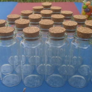 100 30ml Bitty Flessen. Boodschap in een fles flessen. Huwelijksgunsten. Flesjes. Kleine glazen potten. Lege sieradenflessen. Glazen flessen Kurken.