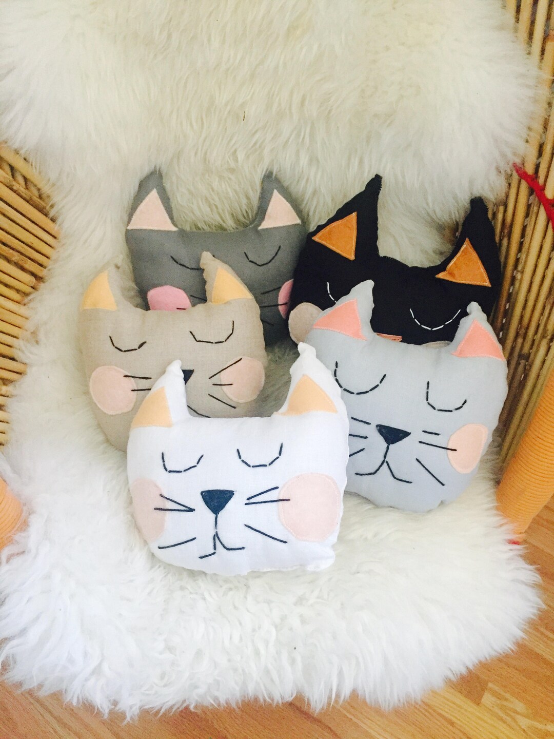 Cute cat pillows discount