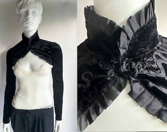 Veste courte en tricot en velours vintage des années 80 Mary Shelley Shrug, tenue de soirée, chemise à volants