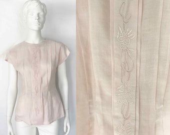 The Blush x Roses ヴィンテージ 80年代 リネン ブラウス プリーツ フィット 刺繍 ボタンバック 淡いピンクの花柄 キャップスリーブ シャツ トップ