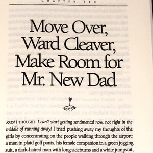 Puede incluir: Una portada de libro con el t&iacute;tulo "Move Over, Ward Cleaver, Make Room for Mr. New Dad". El texto est&aacute; en blanco y negro y est&aacute; centrado en la p&aacute;gina. Hay una peque&ntilde;a ilustraci&oacute;n de una palmera en una isla debajo del t&iacute;tulo.