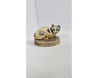 Estee Lauder Cinnabar SLEEPING CAT Solid Perfume Compact, 1980, Ivory Series