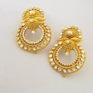 Perle et Kundan clouté doré déclaration repousser boucles d’oreilles