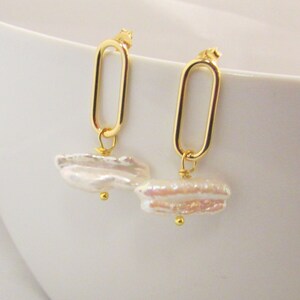 Unique Fresh Water Pearl Golden Push Back Post Dangle Designer Statement Pendientes de Rumi