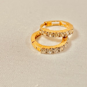22K Solid Gold CZ Stone Round Huggie Hoop Earrings (Pair) 10.5mm, Gold Conch Hoop, Minimalist Everyday Earrings, Heirloom Jewelry