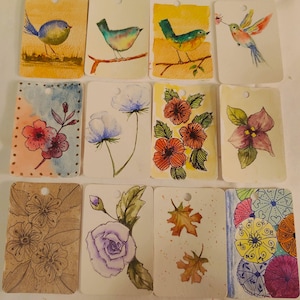 Set di 24 carte regalo acquerellate a mano con uccelli, fiori e disegni astratti