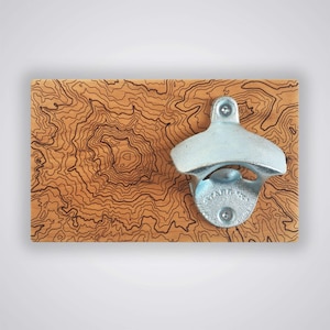 Carte topographique du mont Rainier Ouvre-bouteille à Cherry Wood | Ouvre-bouteille mural en bois massif | Ouvre-bouteille en bois de cerisier gravé au laser