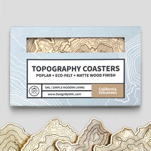 Ensemble de sous-verres California Mountain Topography • Mont Shasta, Lassen Peak, Mammoth Mountain, champ volcanique Clear Lake • Dessous de verre en bois PNW