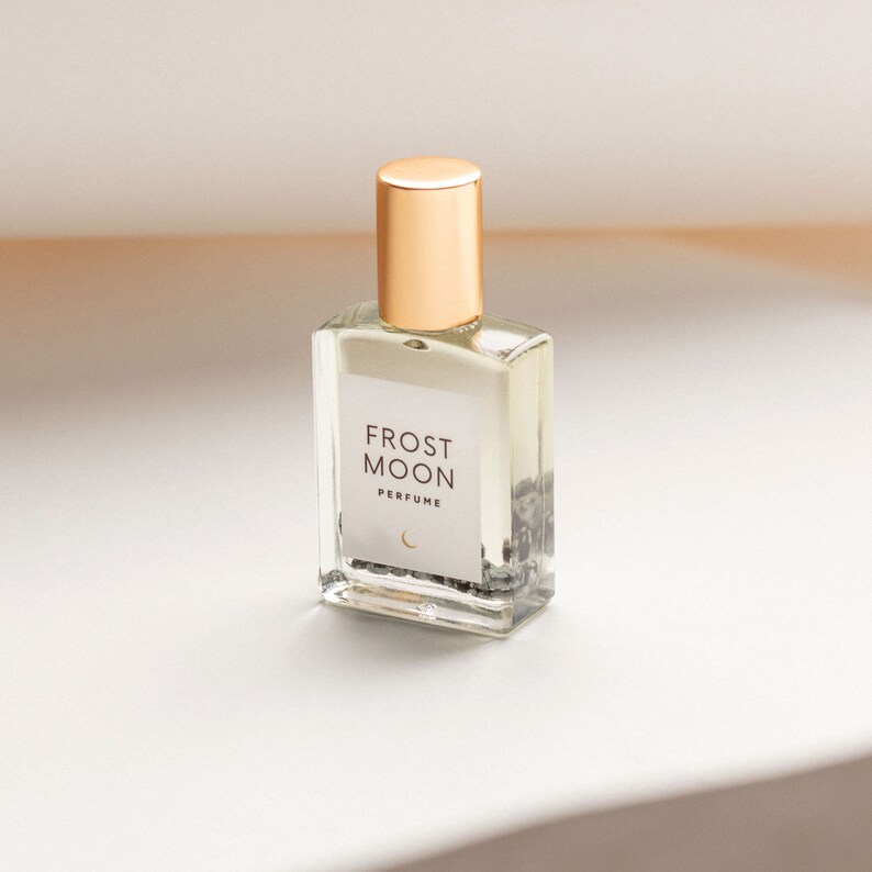 Moon perfume. Noran perfumes moon. Moon perfume. Черри мун духи. Эскада мун спаркл духи женские.