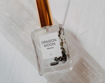 Dragon Moon Eau de Parfum Spray: Higo, Té Blanco, Ámbar y Almizcle, Perfume con Infusión de Cristal
