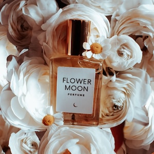 Flower Moon Perfume Oil – Lily Orange Blossom Musk – Crystal Infused Roll On – Vegan Natural Perfume – Soft Feminine Floral