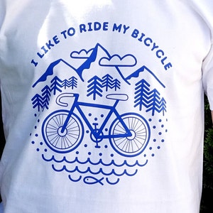 Men&#39;s bicycle t shirt. White organic cotton t shirt for man.