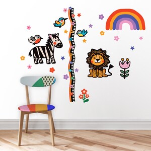 Wachstumstabelle Lineal. Löwe und Zebra. Kinderzimmer Wand Dekor. Selbstklebendes, repositionierbares und entfernbares Gewebe
