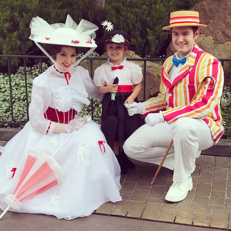 Adorable Mary Poppins outfit image 2