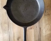 Gatemark 3 Leg Skillet with Pour Spout Cast Iron Skillet Pot Cleaned Seasoned