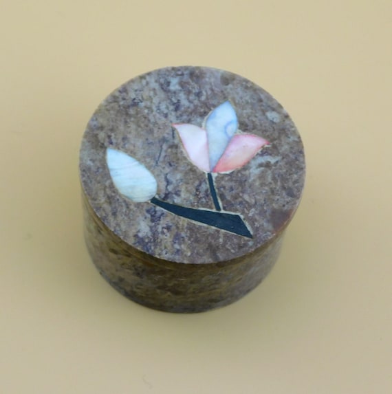 SOAP STONE TRINKET Box - Tiny Jewelry/Pill/Trinket Box, Mother Of Pearl, Floral Shell Inlay, Vintage, Made in India, **Free U.S. Shipping**